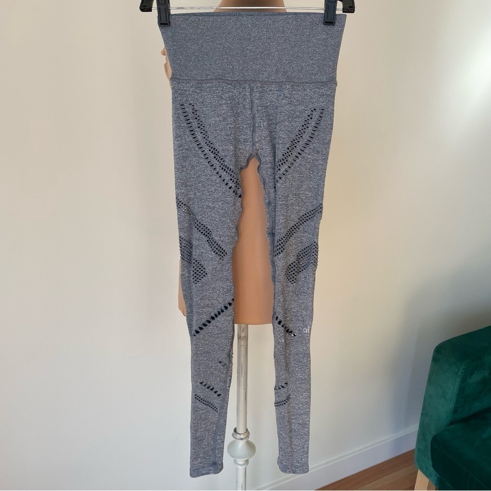Alo Yoga Eclipse Gray Rib Laser Cut High Waist Seamless Radiance Legging Euc S View 4